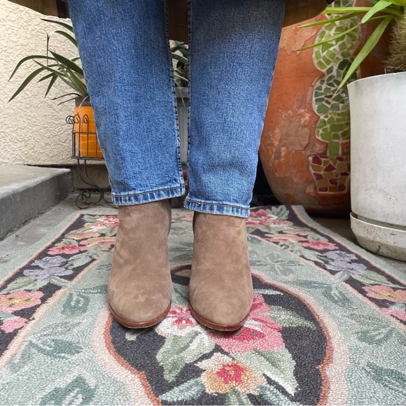 Vintage tan Manolo Blahnik suede leather booties in original box - Picture 10 of 16